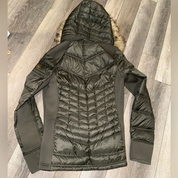 Michael Kors Women's packable Puffer Jacket with Fur Trim - Picture 3 of 12